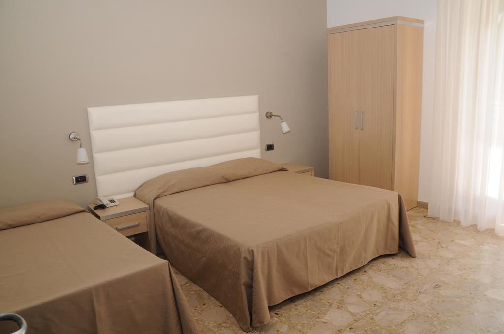 Hotel Florence ซัน เบเนเดตโต เดล ตรอนโต ภายนอก รูปภาพ